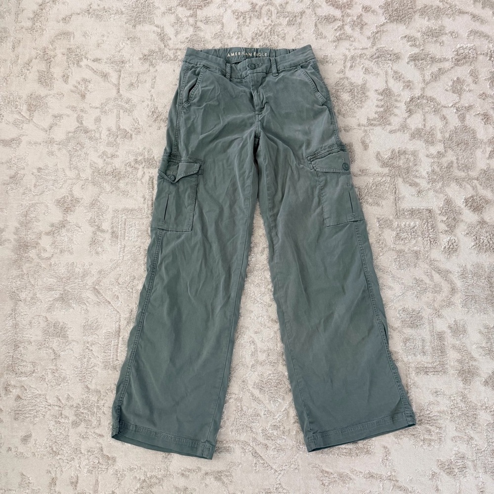 American eagle low rise baggy cargo pants size 0